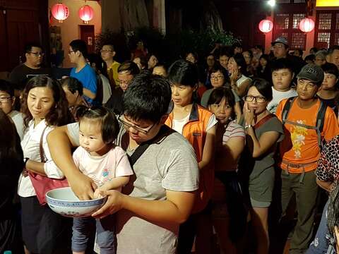 金門中秋特有的習俗-「博狀元餅」，已流傳300多年，今年於9月10日開跑，眾多活動邀請您一起來參加。