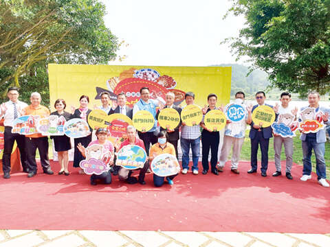 「立榮假期一番．金宴小吃」遊程，號召遊客訪金。（許峻魁攝）