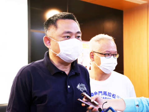 縣長楊鎮浯昨日宣布，第13屆金門馬拉松將在明年1月16、17連二日在金門大賽恢復比賽。（翁維智攝）