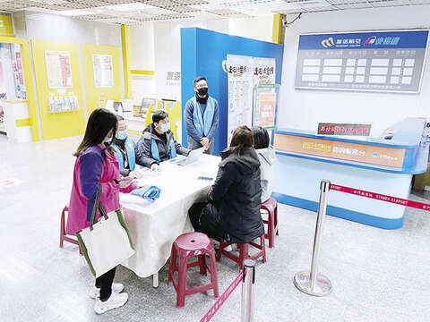 因應2021金門馬拉松停辦，金門縣政府昨日起在尚義機場設置專屬諮詢櫃台，提供停辦後相關諮詢服務。