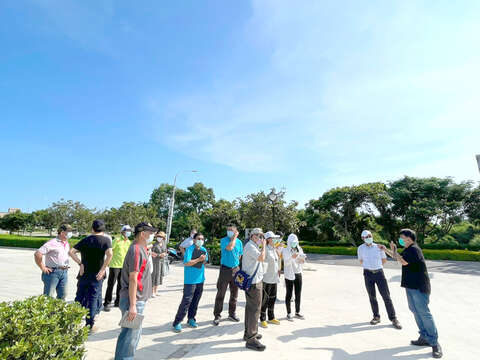 金門縣政府觀光處假古寧頭召開金色寧境海洋藝術季活動籌備會議，並在會後實地搭乘電瓶車勘查場地情形。