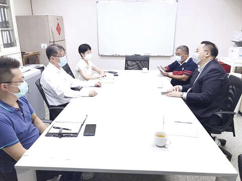 縣府觀光處長丁健剛銜縣長之命，昨赴台拜會民航局及航空公司爭取包括鄉親最關心的恢復北-金早班機等運能。（觀光處提供）