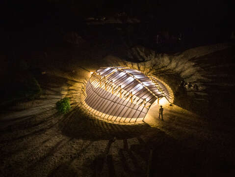 地景藝術「龍宮-鱟」藝術家范承宗透過傳統工藝特別打造鱟造型，邀請民眾一同感受，具