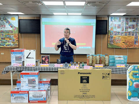 金沙鎮110年高粱老街風獅爺文化季—「APP尋找風獅爺」活動，於11月19日舉行年度抽獎，自6642張摸彩券中，抽出110個幸運兒。（陳麗妤攝）