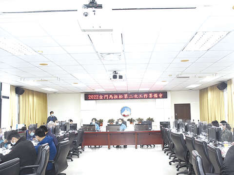 金門縣政府昨再次召開2022金門馬拉松工作籌備會，期待為這項具戰地特色的賽事添磚加瓦，行銷金門運動島，帶動觀光運動的經濟效益。（翁維智攝）