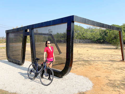 「俞大維先生的本體」——「大墨鏡」設計案，成為第一個被實現的作品。（陳麗妤攝）