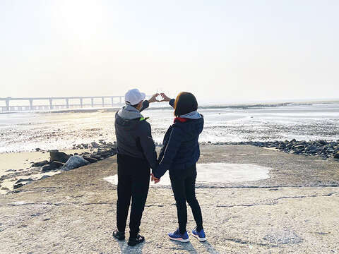 金門縣政府11月辦理浪漫秘境遊程徵選活動結果出爐，包括3條自由行組路線及5條團體行組路線脫穎而出，即日起並開放民眾進行網路投票，選出心目中的第一名。（縣府觀光處提供）