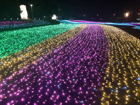 金城亮起來！城鎮之心、莒光公園燈海相互輝映，火樹銀花照亮後浦夜空，2022金門元宵燈節2月15日璀璨登場。