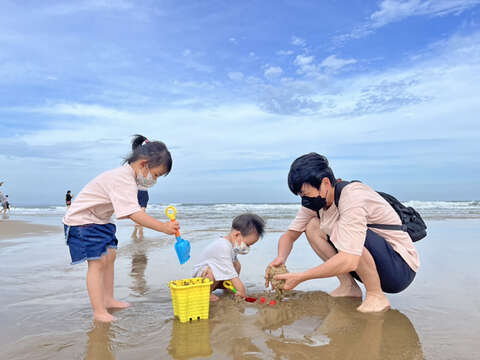 「2022金門夏日音樂季」將結合海洋、音樂、藝術，以及主題餐車和金門在地特色美食、職人手作體驗活動等，構成最嗨夏夜音樂派對。（縣府觀光處提供）