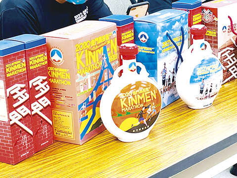 「跑動金門」8月8日起受理報名。金門縣政府教育處昨舉辦宣傳記者會，秘書長陳祥麟表示，跑友可在8月26日到11月15日期間自行選擇5鄉鎮路線。（李增汪攝2）