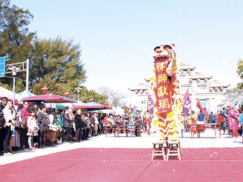 往年春節，水試所在天后宮舉辦「浯島媽祖平安鹽祭」，吸引人潮參與。