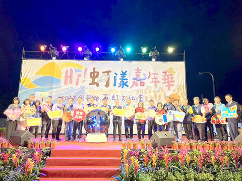 金寧鄉石蚵文化季開幕晚會於昨（4）日晚間七點登場，副縣長李文良、觀光處長許績鑫、金寧鄉長楊忠俊及金寧鄉代會主席黃文欣等來賓共同啟動。