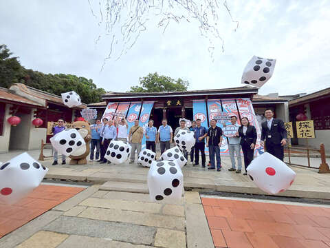 中秋博狀元餅記者會，與會者合影。（許峻魁攝）