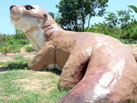 巨大水獺雕塑