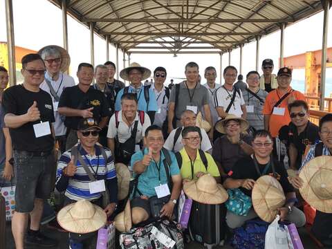 43位大膽退役老兵，昨日重返島上當清潔志工。