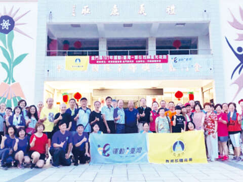 烈嶼鄉體育會昨晚辦理2018「愛在烈嶼」樂活星光嘉年華，大夥運動健身，也欣賞近在咫尺的金廈美麗夜景。