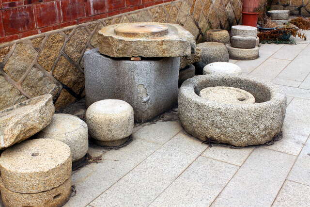 鎮威第裡各是古代石製器具
