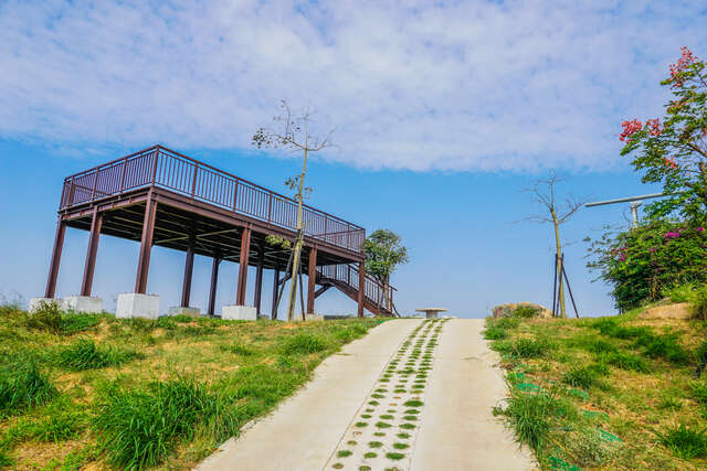 山頂新設立眺望台