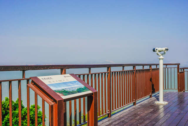 眺望台有望遠鏡