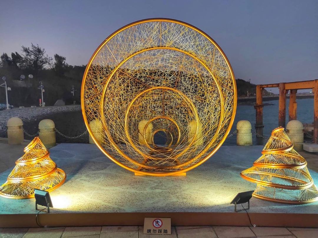設置在九宮碼頭的新裝置藝術#金門鐘螺#challiostomahungi
是2016 年在金門烈嶼發現的世界新物種！象徵金門豐富的...