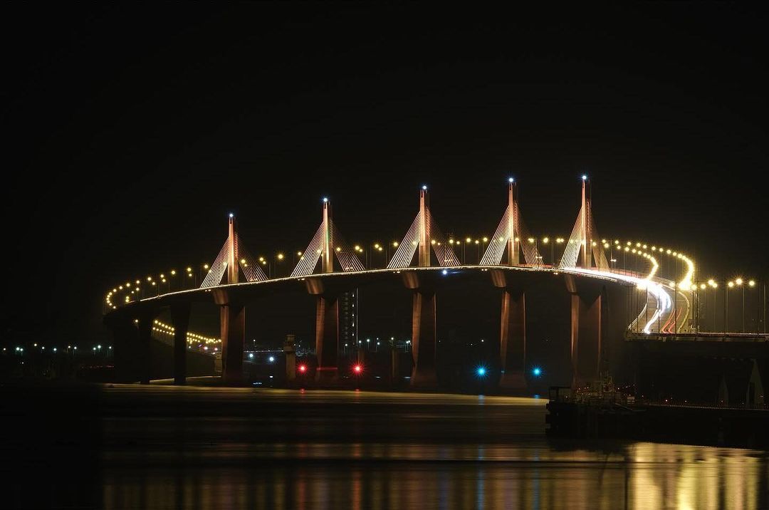 金門大橋
夜裡大橋燈光秀炫目登場，變化多端的主橋色彩，成為海上最耀眼的藝術品。
-
感謝 @aashe08 美照分享
-
在你的照...