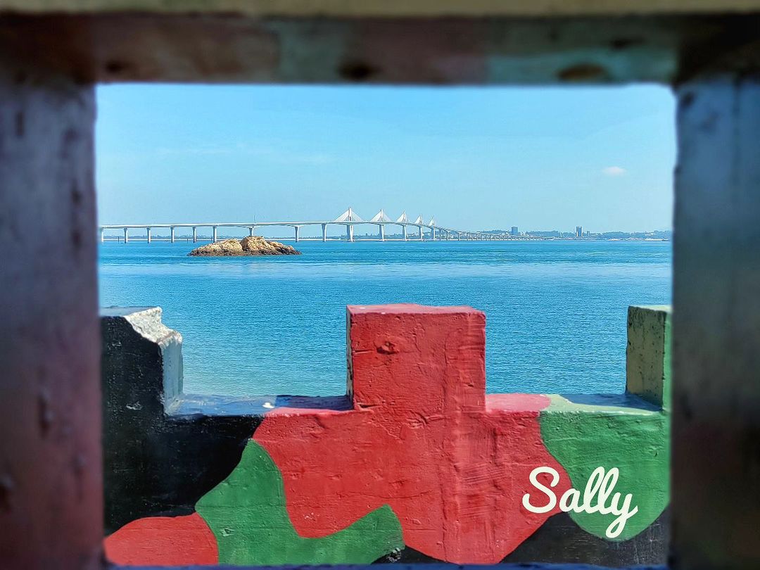 將軍堡
站在碉堡內遠眺壯麗的海上地標－金門大橋，大橋蜿蜒地橫跨在蔚藍的海面上，形成一幅永恆的風景
-
感謝 @kittyyun 美...