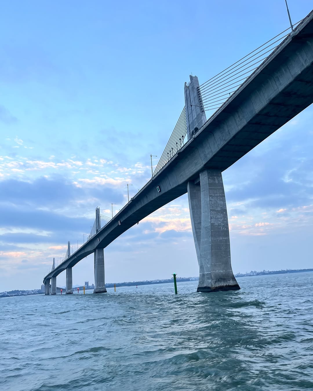 金門藍色公路
搭乘遊艇,乘著舒適海風,搭乘金門藍色公路,讓你超Chill遊金門!適合與全家大小、整群好友包船享受專屬旅程,從海上欣...