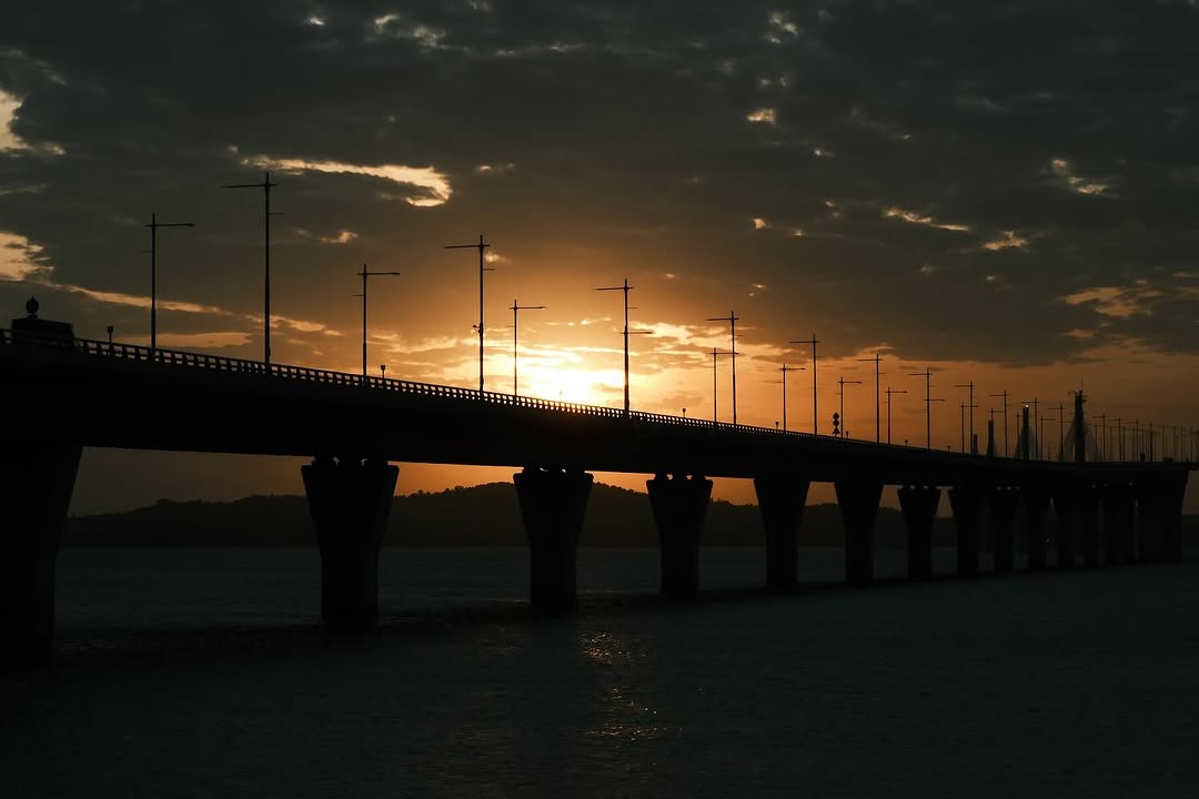 金門大橋
走近大橋、換個角度欣賞,獲得新的驚喜!
配上落日的金色光影,隨手一拍都超美。
-
感謝 @dan3.___ 美照分享
-...