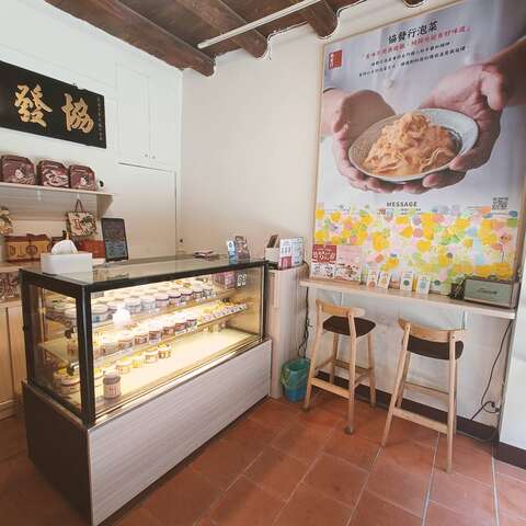 195692_0 - Lihui Tsai