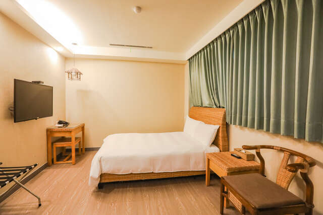 雙人房(一大床)雙人房(一大床)