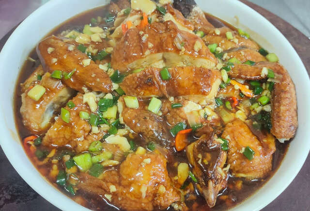 業者提供：淋汁紅燒雞