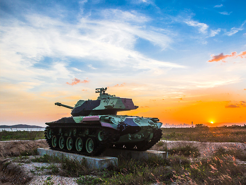 戦車と日没
