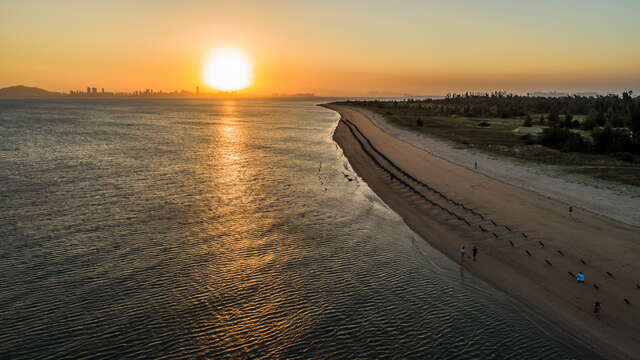 慈湖夕陽落下時