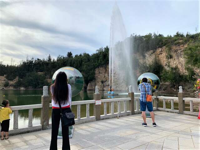 金湖喊泉