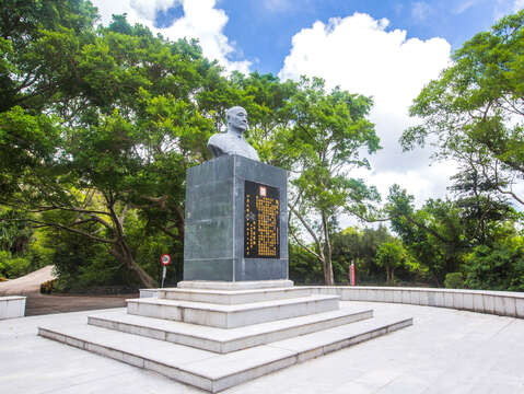 劉玉章雕像