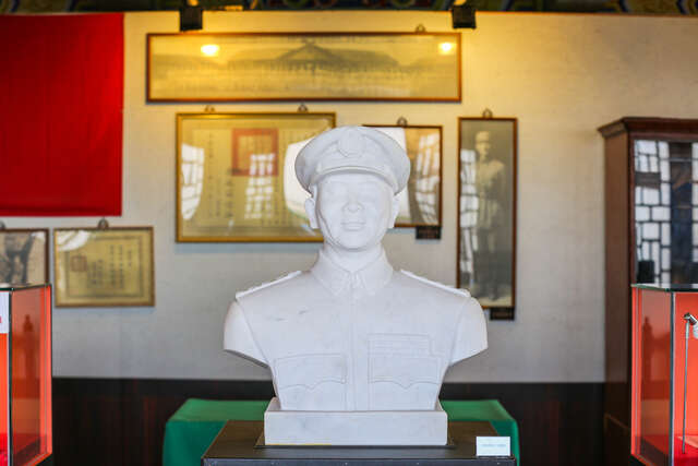 胡璉將軍白玉雕像