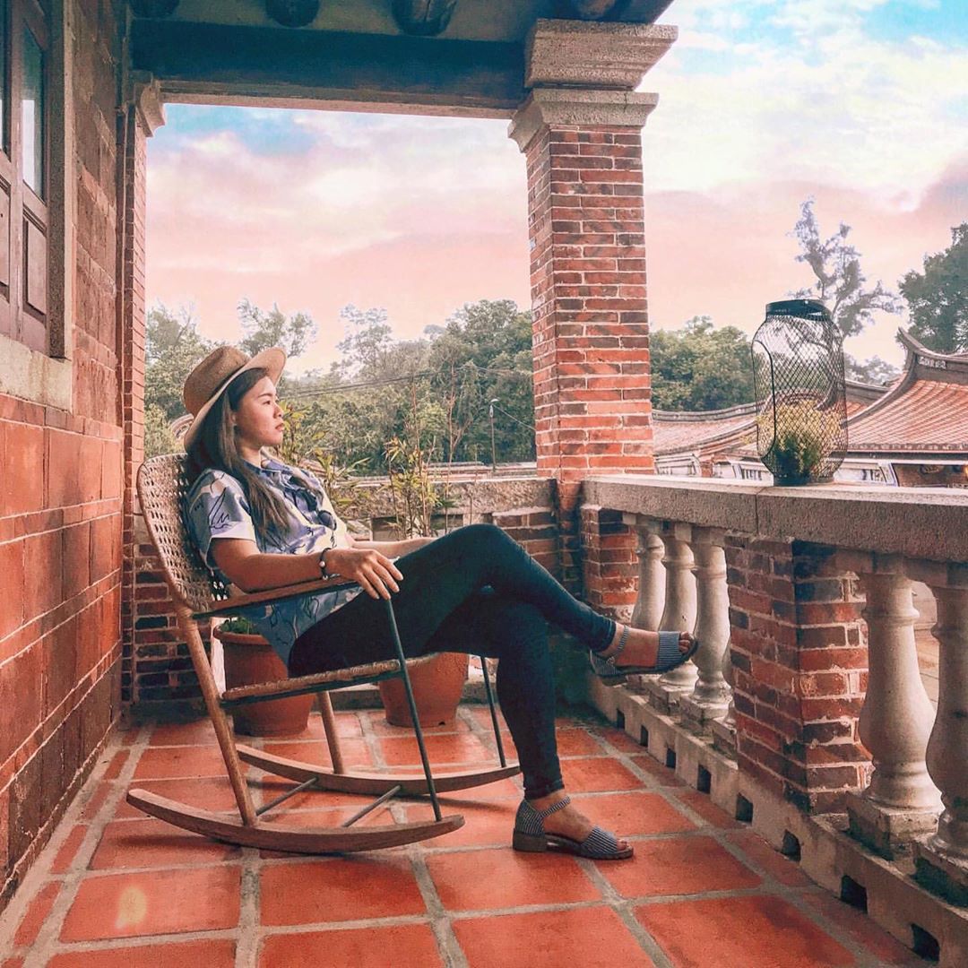 慵懶的午後時光
lazy afternoon sitting on the balcony, enjoy the venting～...