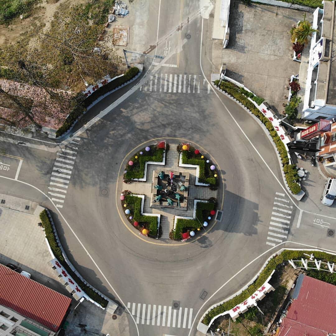 圓環標語
獨立作戰、自力更生、堅持到底、必勝必成
-
感謝  @bq_droneroute 空拍分享

bq_droneroute...