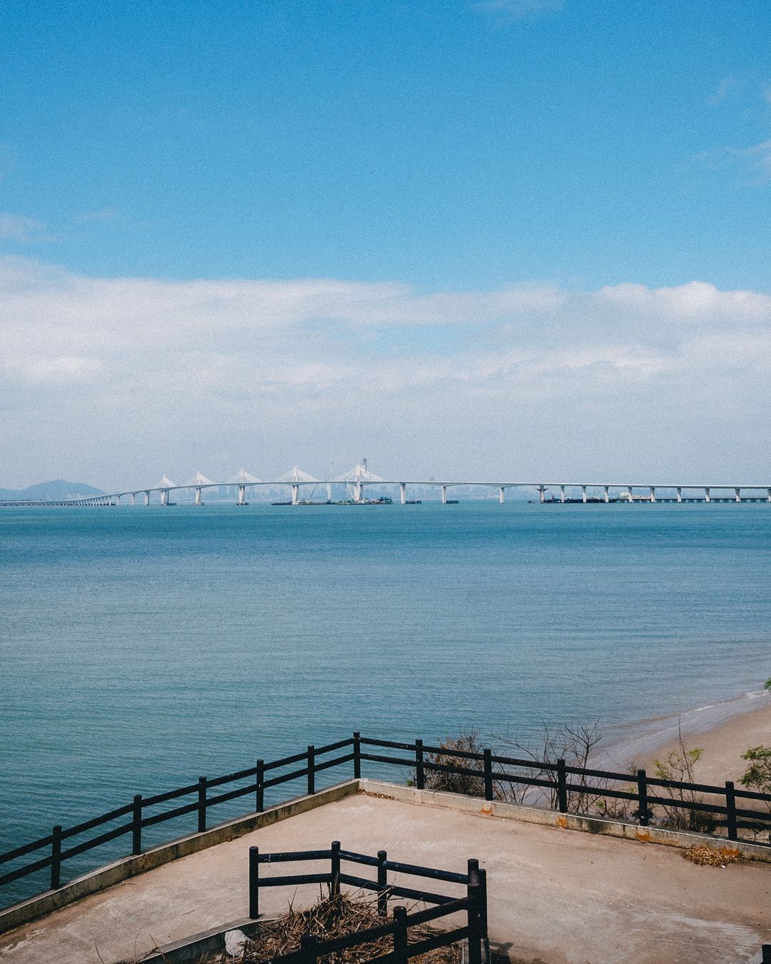 金門大橋
金門大橋是全臺第一座深水域跨海大橋，連接大小金門，總長度為5.41公里
-
感謝 @masa105_jp 美照分享
-
...