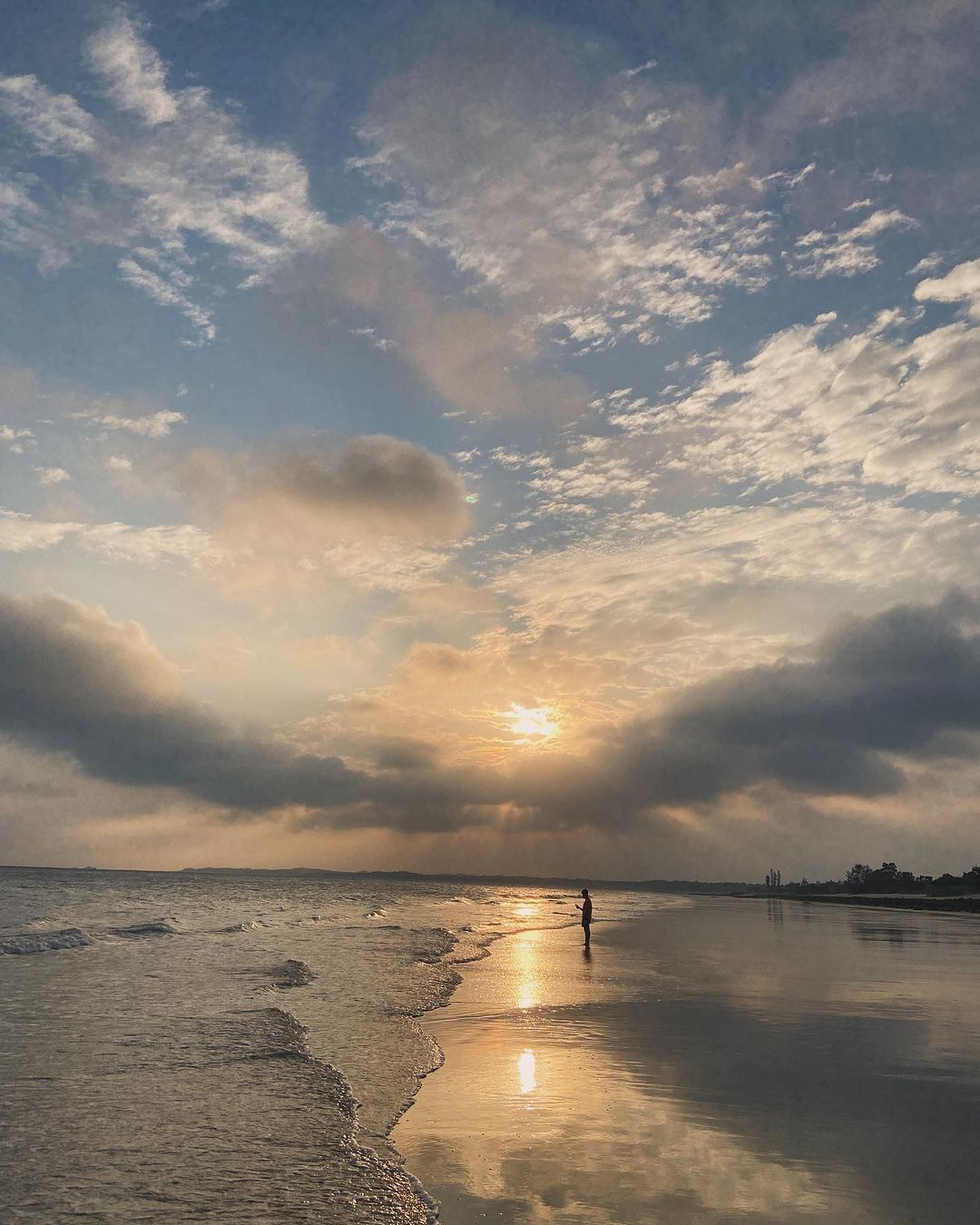 成功海灘
位於成功坑道旁的成功海灘，是戲水踏浪、賞落日、看飛機的熱門沙灘。
-
感謝 @katrinawang_ 美照分享
-
在...