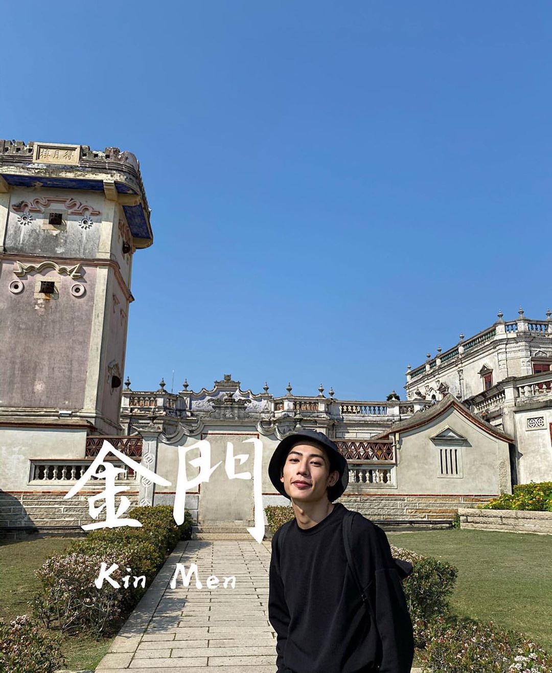 得月樓是當時水頭聚落最高的建築，因此便以「近水樓台先得月」之意涵取名
-
Deyue Tower is in the middle...