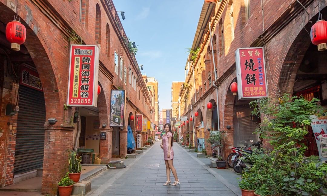 模範街
#金門找金喜，任務點位之三

模範街是外觀整齊、古典雅致，兼具民國初年中國式建築及洋樓的美感，格局排列非常整齊，單拱拱圈更...