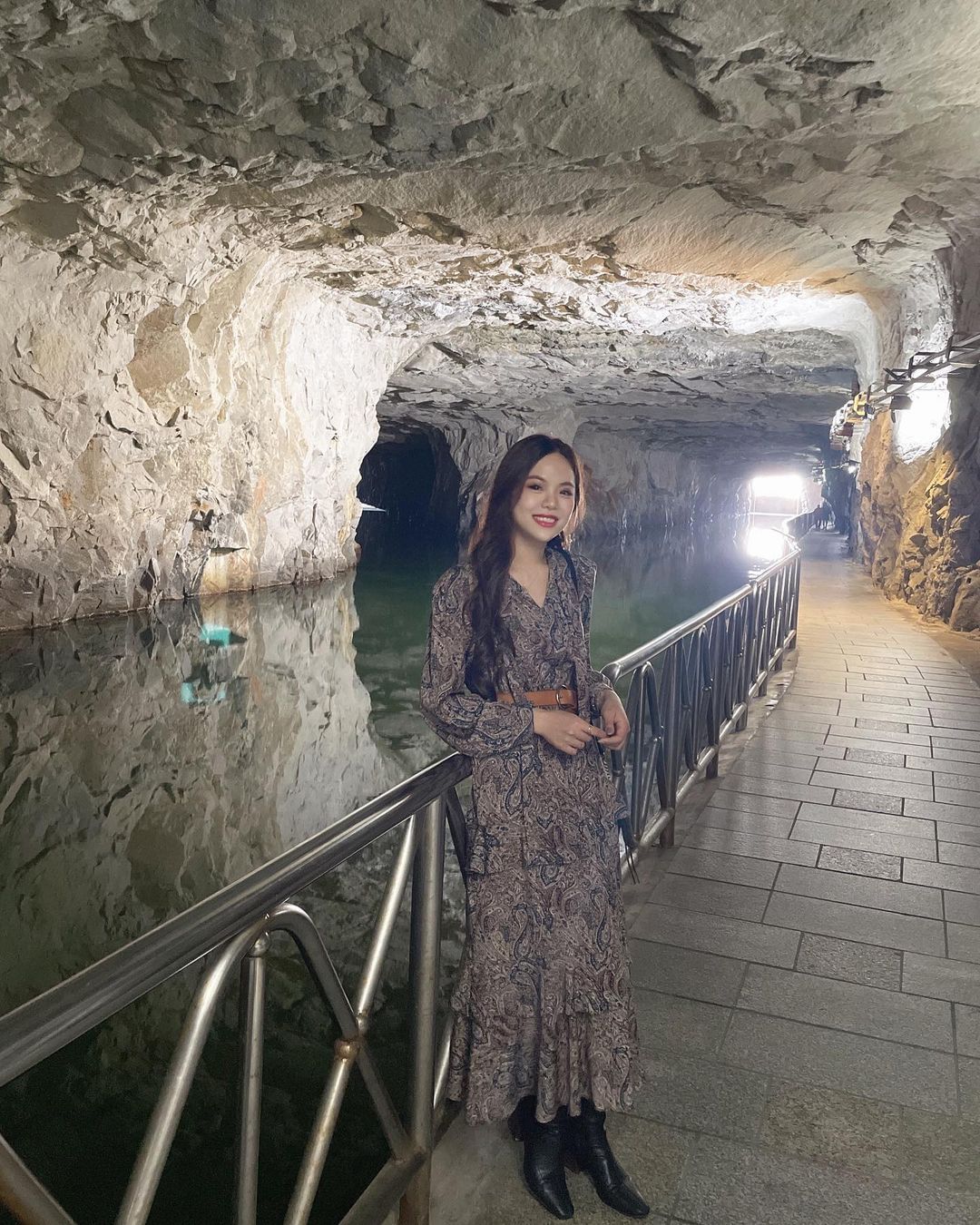 翟山坑道
炎炎夏日，出遊都想往涼爽的景點跑吧！
説到金門極度涼爽的景點，一定要推薦翟山坑道，坑道內舒服的溫度，簡直就是天然冷氣房～...