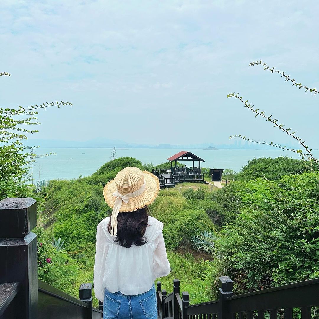 沙溪堡
沙溪堡觀海步道的最尾端為一座舒適的觀海涼亭，涼亭位在烈嶼最西，擁有遼闊的視野，可欣賞蔚藍大海，以及大、二膽島、廈門等島嶼。...
